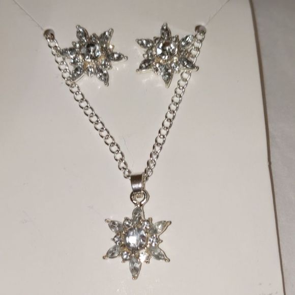 Starburst Set Pendant Necklace Stud Earrings - Picture 4 of 6